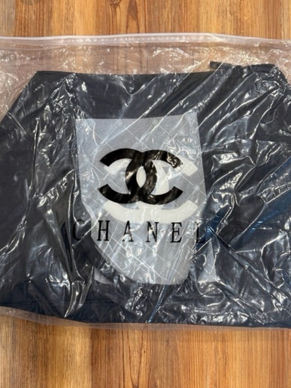 CHANEL GWP Black Duffel Bag with White CC Logo - Picture 4 of 11